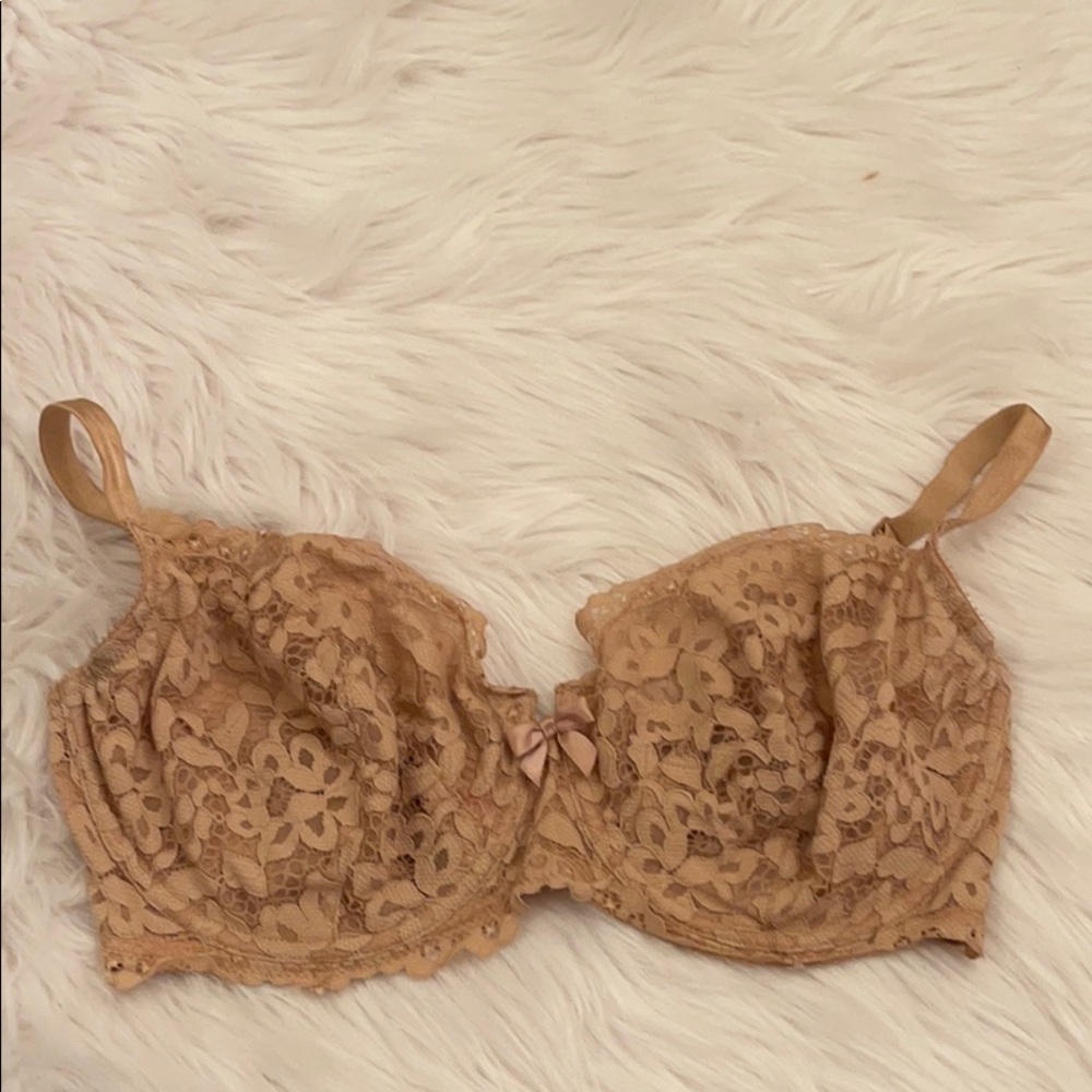 EUC Victoria’s Secret nude very sexy demi bra​​​​​​​​​​​​​